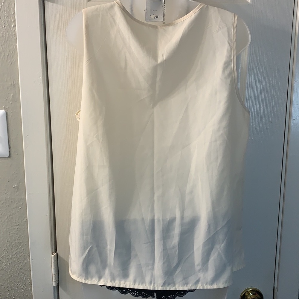 SLEEVELESS TOP BUNDLE (3) - Picture 6 of 11